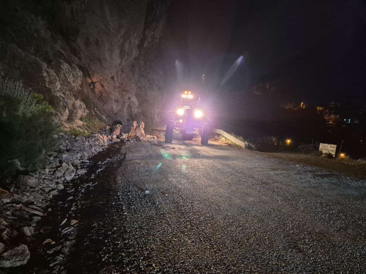 Faralya Kabak’ta Heyelana Anında Müdahale: Ekipler Seferber Oldu 4
